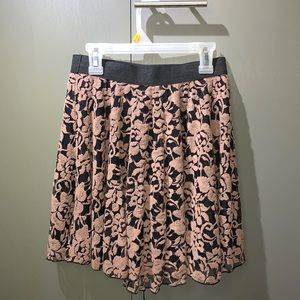 Elastic waist short skirt with pink flower design